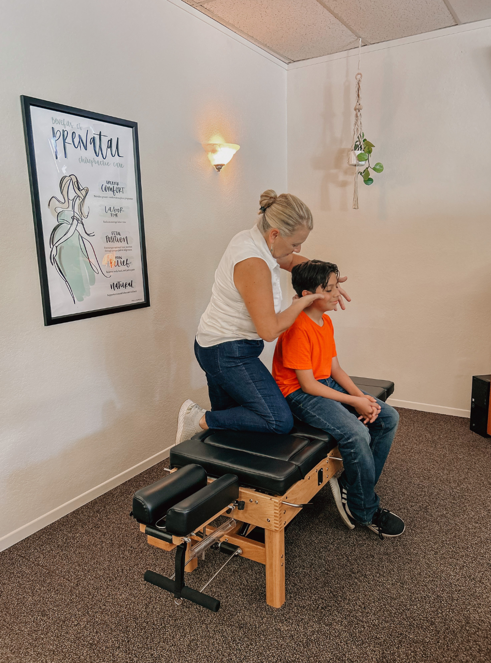 "Early detection of spinal deformities in teenagers" "Chiropractic for healthy posture in pre-teens and teens" "Signs of scoliosis and spinal misalignment in adolescents